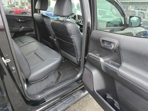 Used 2019 Toyota Tacoma TRD Sport AWD/4WD image 14