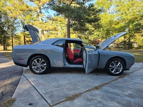 Used 2021 Dodge Challenger SXT AWD/4WD image 30