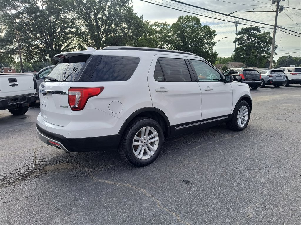 Used 2016 Ford Explorer XLT w/ Equipment Group 202A FWD image 5