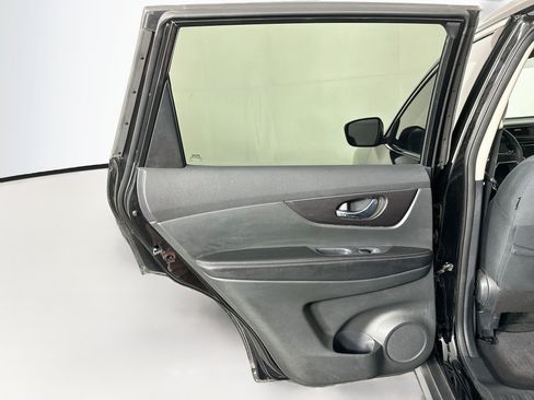 Used 2018 Nissan Rogue S AWD/4WD image 24