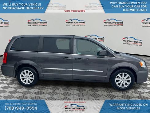Used 2015 Chrysler Town & Country Touring image 8