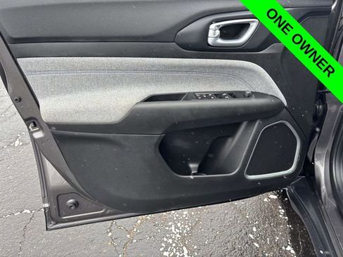 Used 2024 Jeep Compass Latitude image 9