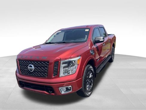 Used 2017 Nissan Titan PRO-4X AWD/4WD image 2