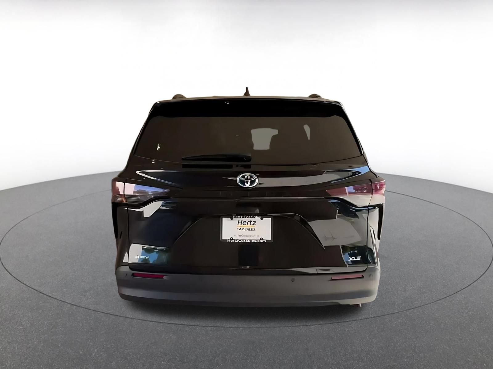 Used 2025 Toyota Sienna XLE FWD image 12