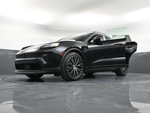 New 2026 Porsche Macan 4S Electric AWD/4WD image 40