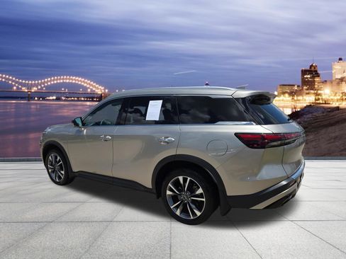 Used 2023 INFINITI QX60 Luxe w/ Performance Audio Package FWD image 3