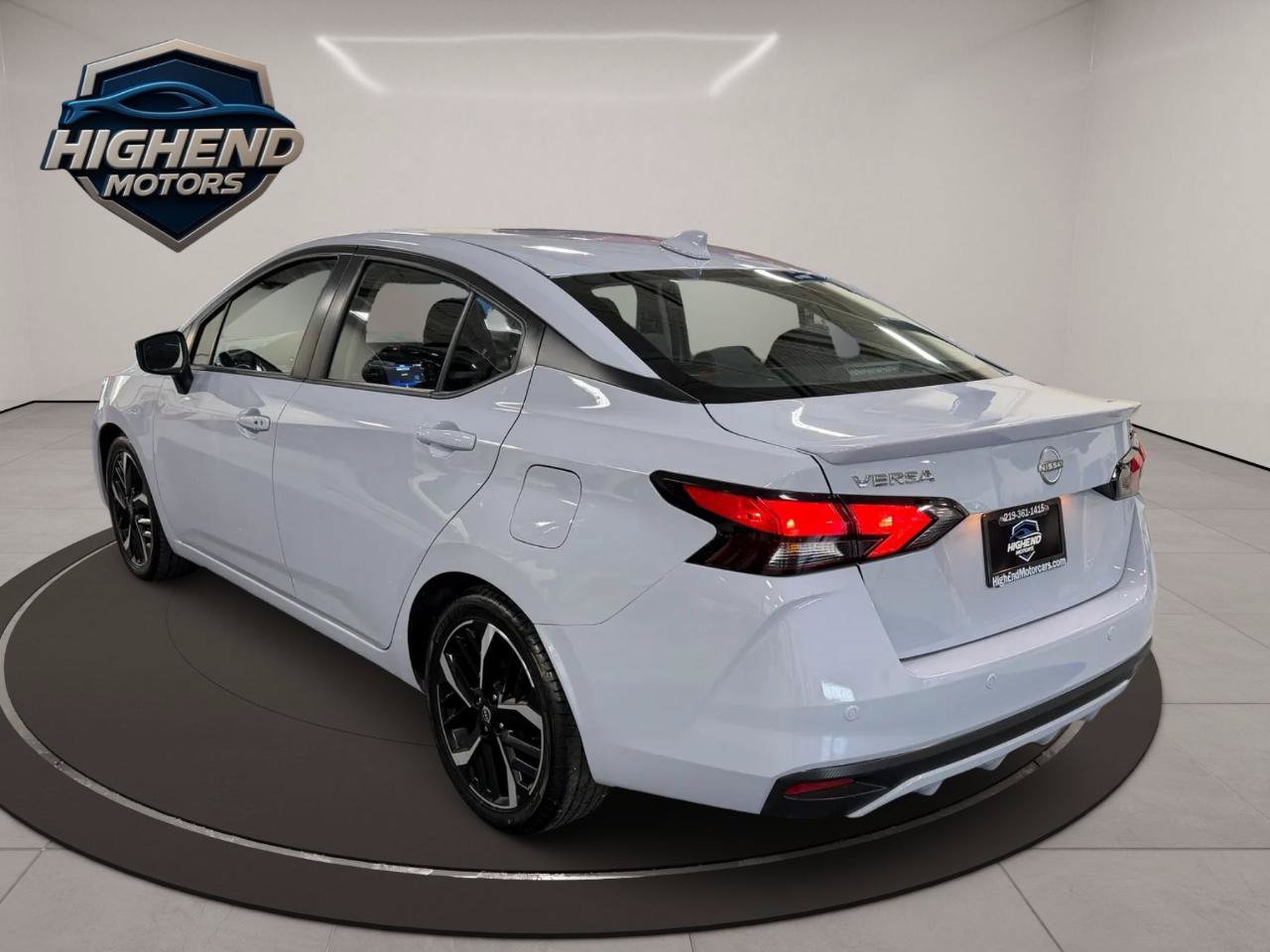 Used 2024 Nissan Versa SR FWD image 4