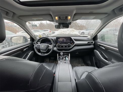 Used 2023 Toyota Highlander Platinum image 30