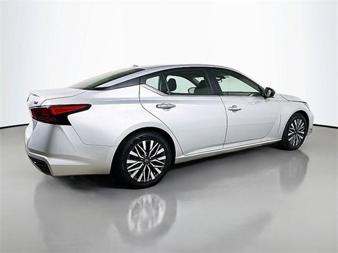 Used 2024 Nissan Altima 2.5 SV image 7