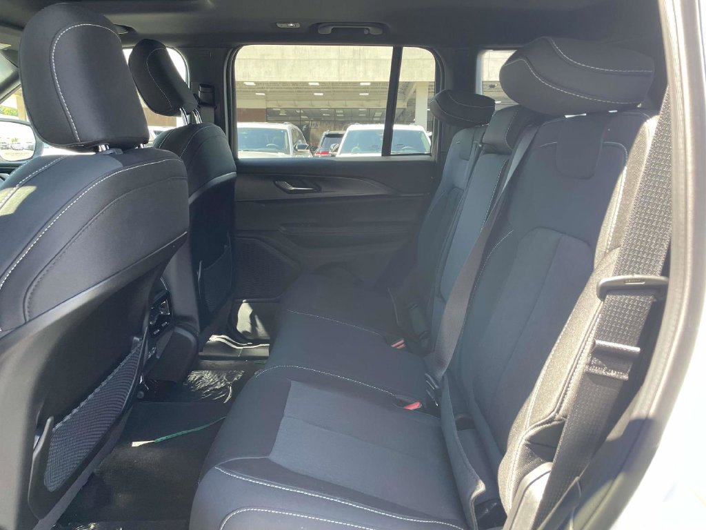 New 2027 Jeep Grand Cherokee Laredo X AWD/4WD image 20