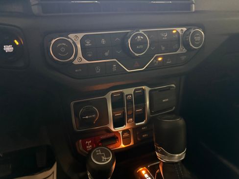 New 2026 Jeep Gladiator Sport image 25