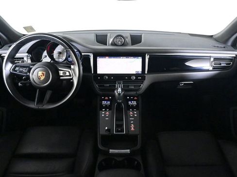 Certified 2023 Porsche Macan AWD/4WD image 11