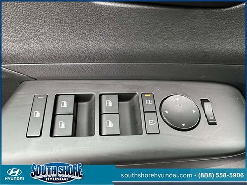 Certified 2025 Hyundai Kona SE image 18