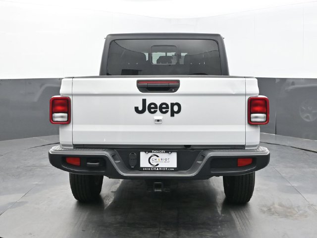 Used 2022 Jeep Gladiator Sport AWD/4WD image 5