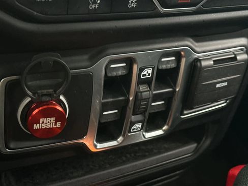 Used 2021 Jeep Gladiator Sport image 20