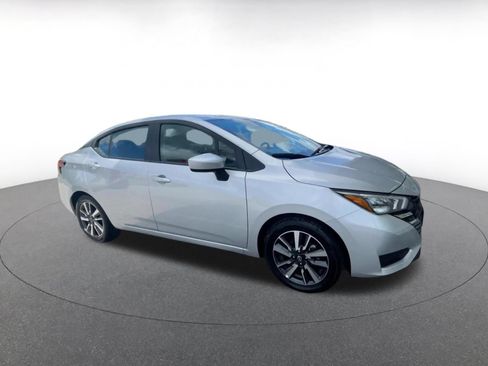 Used 2025 Nissan Versa SV FWD image 2