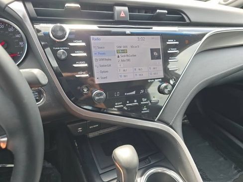 Used 2018 Toyota Camry XSE FWD image 38
