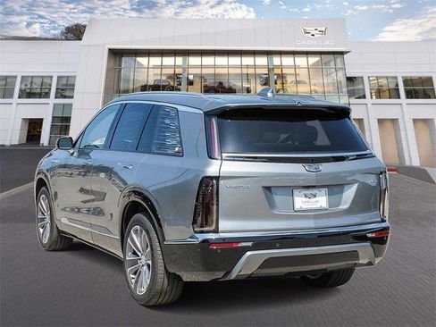 Used 2026 Cadillac Vistiq Luxury image 4