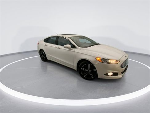 Used 2016 Ford Fusion SE w/ Equipment Group 202A image 6