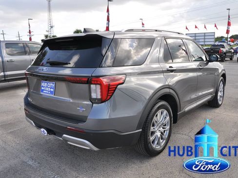 Used 2025 Ford Explorer Platinum RWD image 5