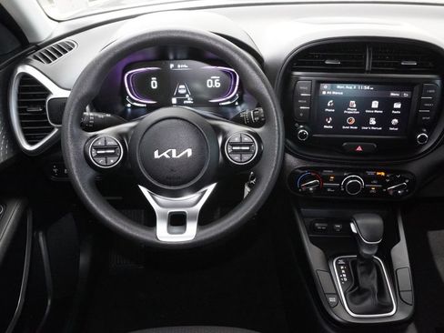 Used 2023 Kia Soul LX w/ LX Technology Package FWD image 20