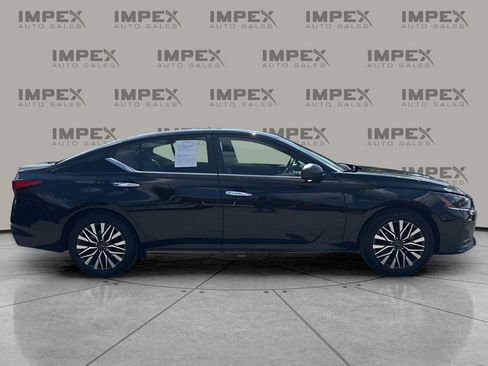 Used 2024 Nissan Altima 2.5 SV image 6