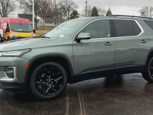 Certified 2023 Chevrolet Traverse LT w/ Rear Camera Mirror Package image 6