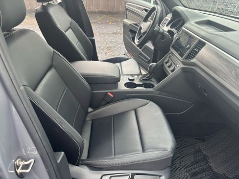 Used 2021 Volkswagen Atlas Cross Sport SE image 11