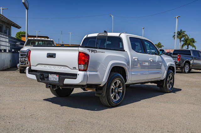 Used 2016 Toyota Tacoma TRD Sport RWD image 4
