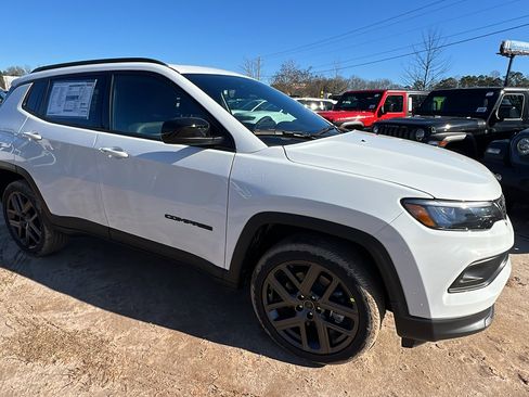 New 2026 Jeep Compass Latitude image 5