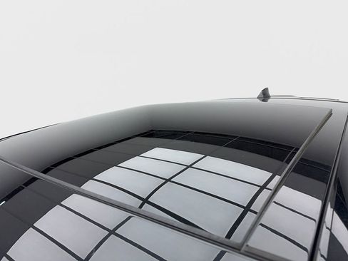 Used 2023 Land Rover Range Rover Velar R-Dynamic S image 12