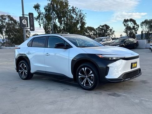Used 2025 Toyota bZ4X FWD image 7