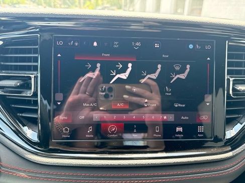 Used 2025 Dodge Durango GT AWD/4WD image 34