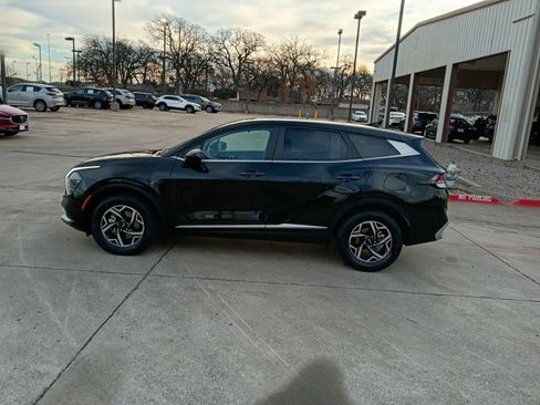 Used 2024 Kia Sportage LX image 4