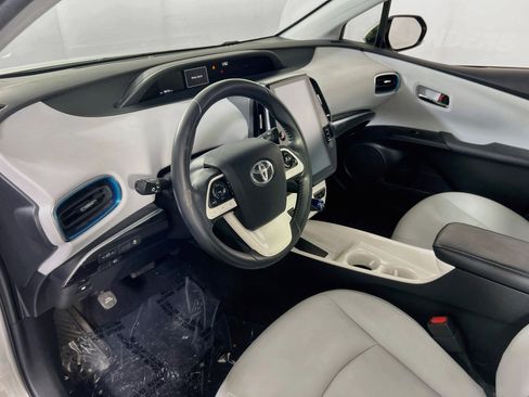 Used 2018 Toyota Prius Prime Premium FWD image 9
