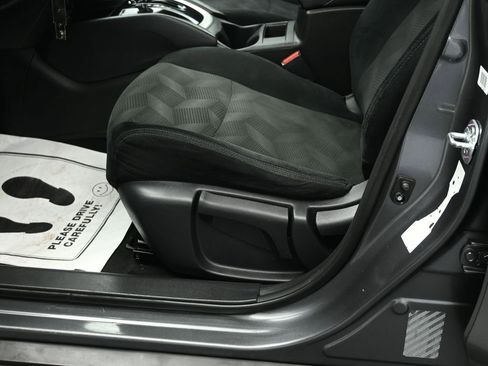 Used 2016 Nissan Rogue S image 10