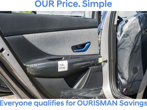 New 2025 Hyundai Elantra Limited image 32