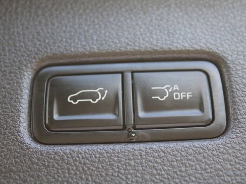 Used 2025 Kia Carnival EX FWD image 14
