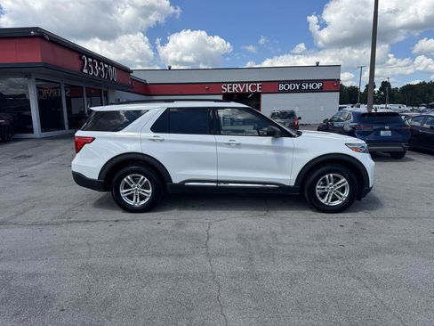 Used 2020 Ford Explorer XLT w/ Equipment Group 202A AWD/4WD image 2