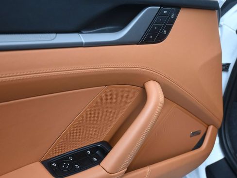 Certified 2025 Porsche 911 Carrera RWD image 8