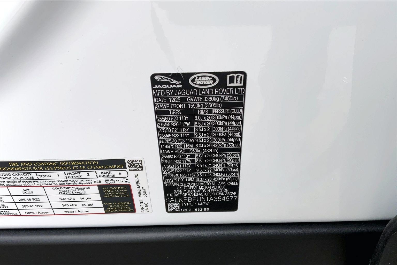 Certified 2026 Land Rover Range Rover Long Wheelbase SE AWD/4WD image 32