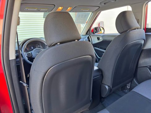 Used 2021 Kia Soul LX FWD image 27