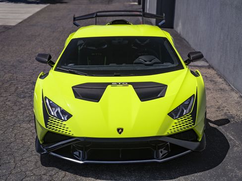 Used 2023 Lamborghini Huracan STO RWD image 8