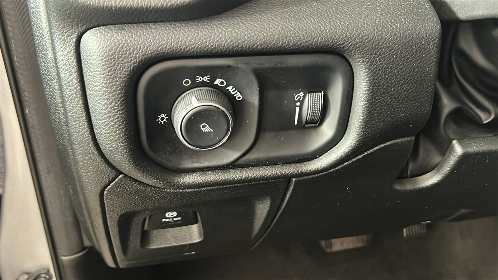 Used 2024 RAM 1500 Laramie AWD/4WD image 24