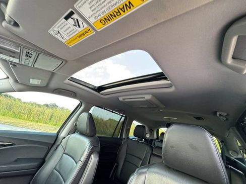 Used 2018 Honda Pilot Touring image 27