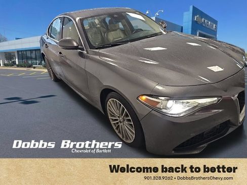 Used 2017 Alfa Romeo Giulia Ti w/ Lusso Light Wood Package AWD/4WD image 4