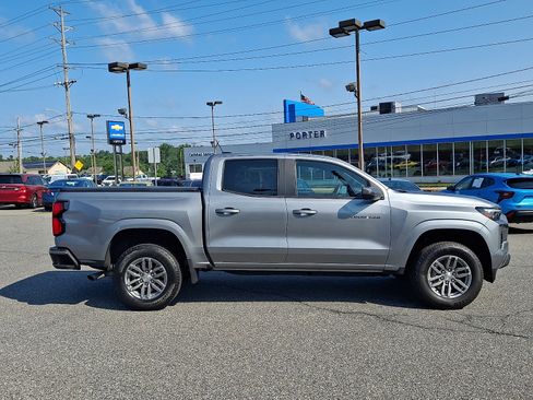 Used 2024 Chevrolet Colorado LT w/ LT Convenience Package III RWD image 7