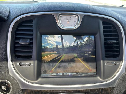 Used 2019 Chrysler 300 Limited image 28