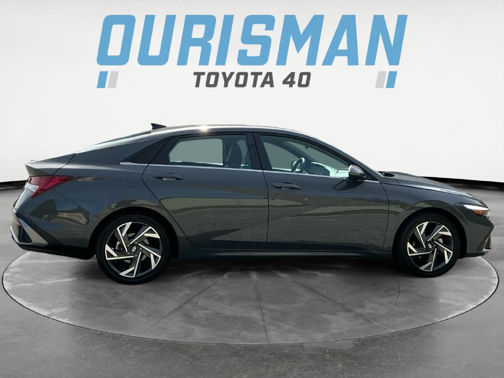 Used 2025 Hyundai Elantra Limited FWD image 8