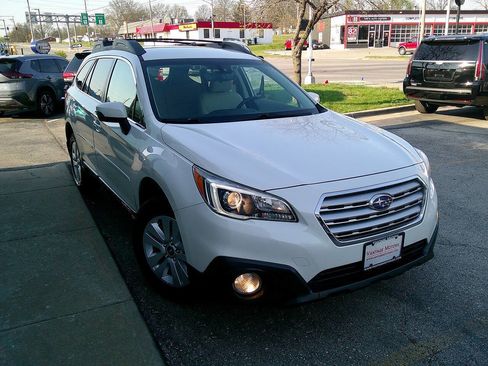 Used 2017 Subaru Outback 2.5i Premium image 3